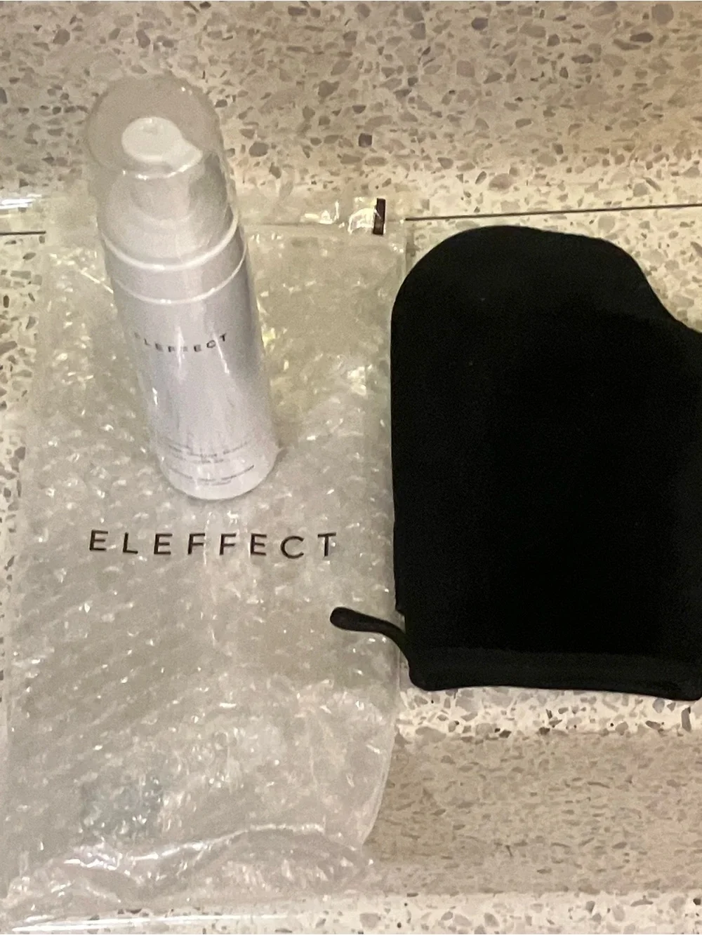 Eleffect “The Tan” tanning mousse with a velvet glove🥰